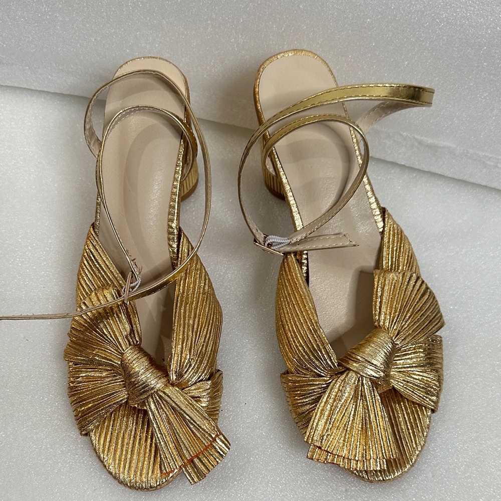 Elegant Gold Women's bow tie Sandals size 10.5